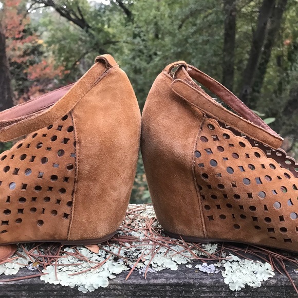 Jeffrey Campbell Brown Wedge Kisses Heels - Picture 5 of 11